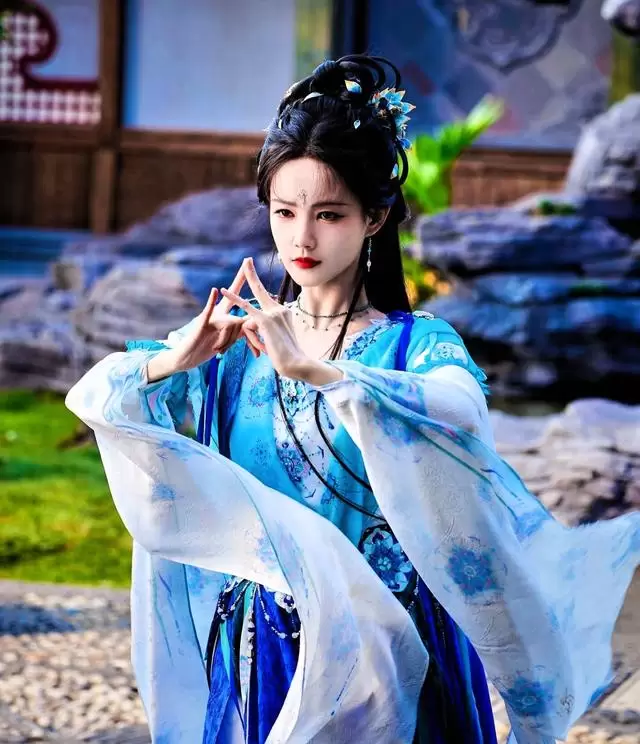 腾讯芒果爱奇艺齐推新剧,《古乐风华录》《等到你》等五部重点剧集定档动态 - 现场图 腾讯芒果爱奇艺齐推新剧,《古乐风华录》《等到你》等五部重点剧集定档动态 - 现场图