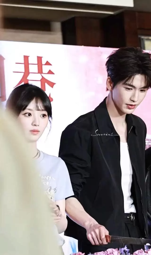 张凌赫古装贵公子形象固化,观众自发构建CP逻辑成现象 - 相关图片 张凌赫古装贵公子形象固化,观众自发构建CP逻辑成现象 - 相关图片